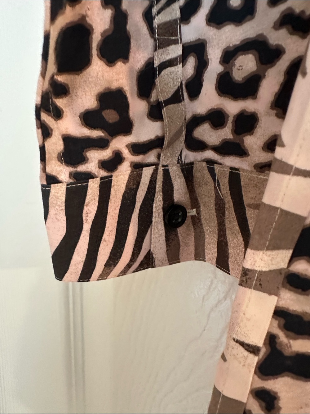 Chico’s no-iron Leopard Print Long sleeve shirt 100% Cotton - Picture 2 of 7